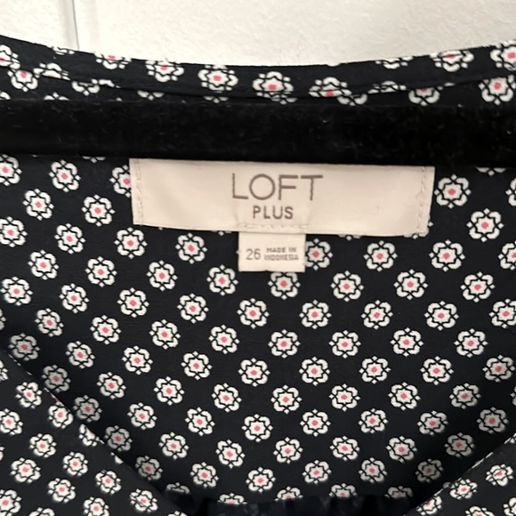 LOFT 26 Plus Black w/flower design & Swing Sleeveless Double-Layer Shell - Picture 5 of 5